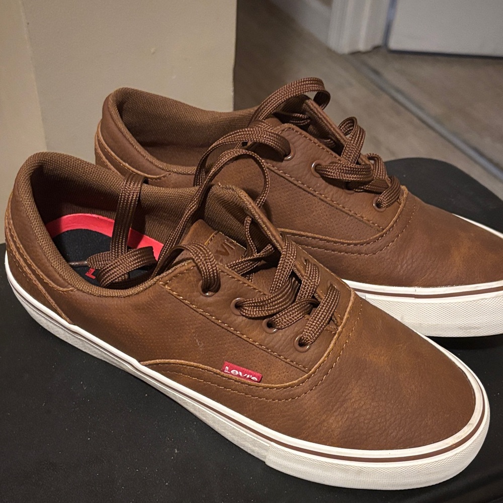 Levi's Men's Brown Leather Sneakers *LIKE NEW*